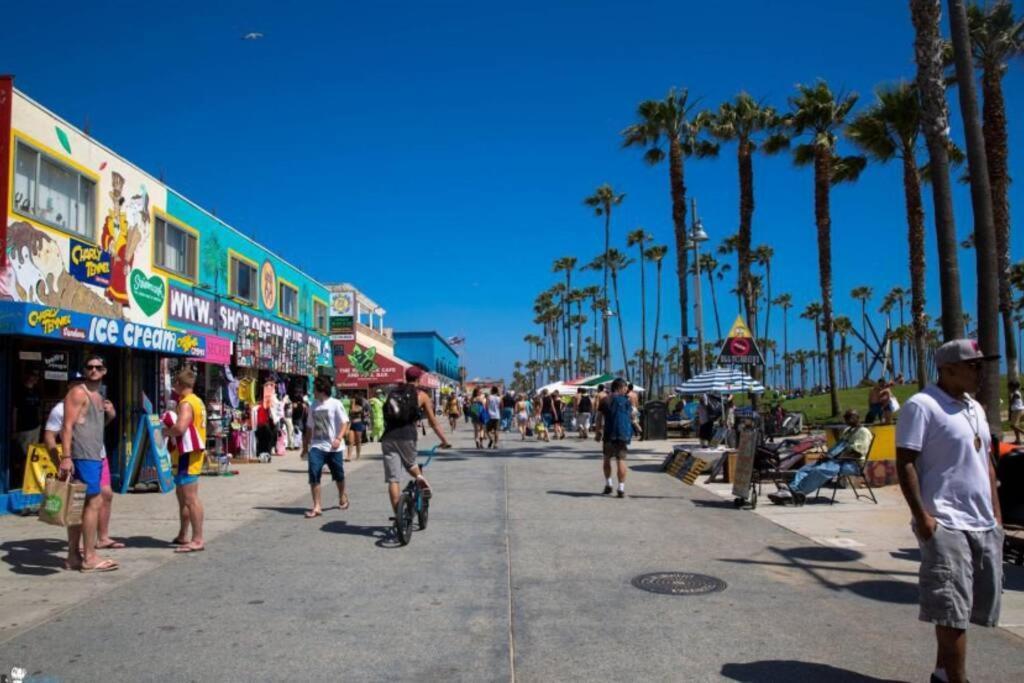 Sunny In The Heart Of Venice - #5 Los Ángeles